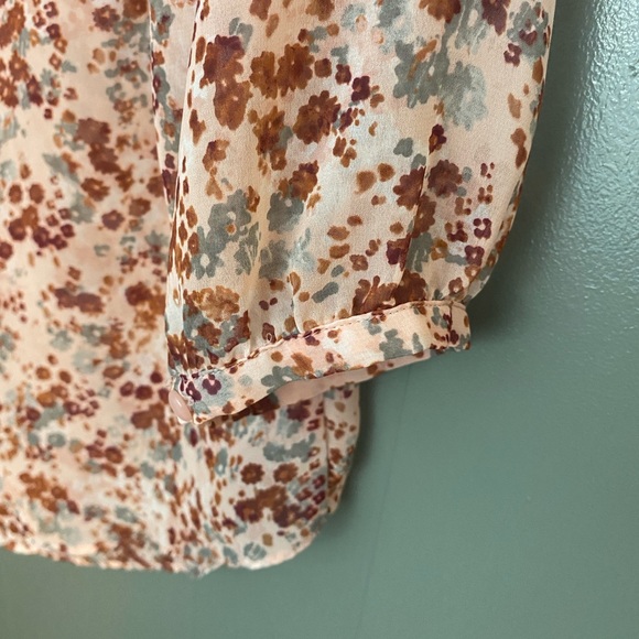 Elle - Sheer Floral Blouse - Medium - Picture 6 of 8